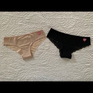 2 Victoria’s Secret Cotton-Lace Back Hipsters Sz M